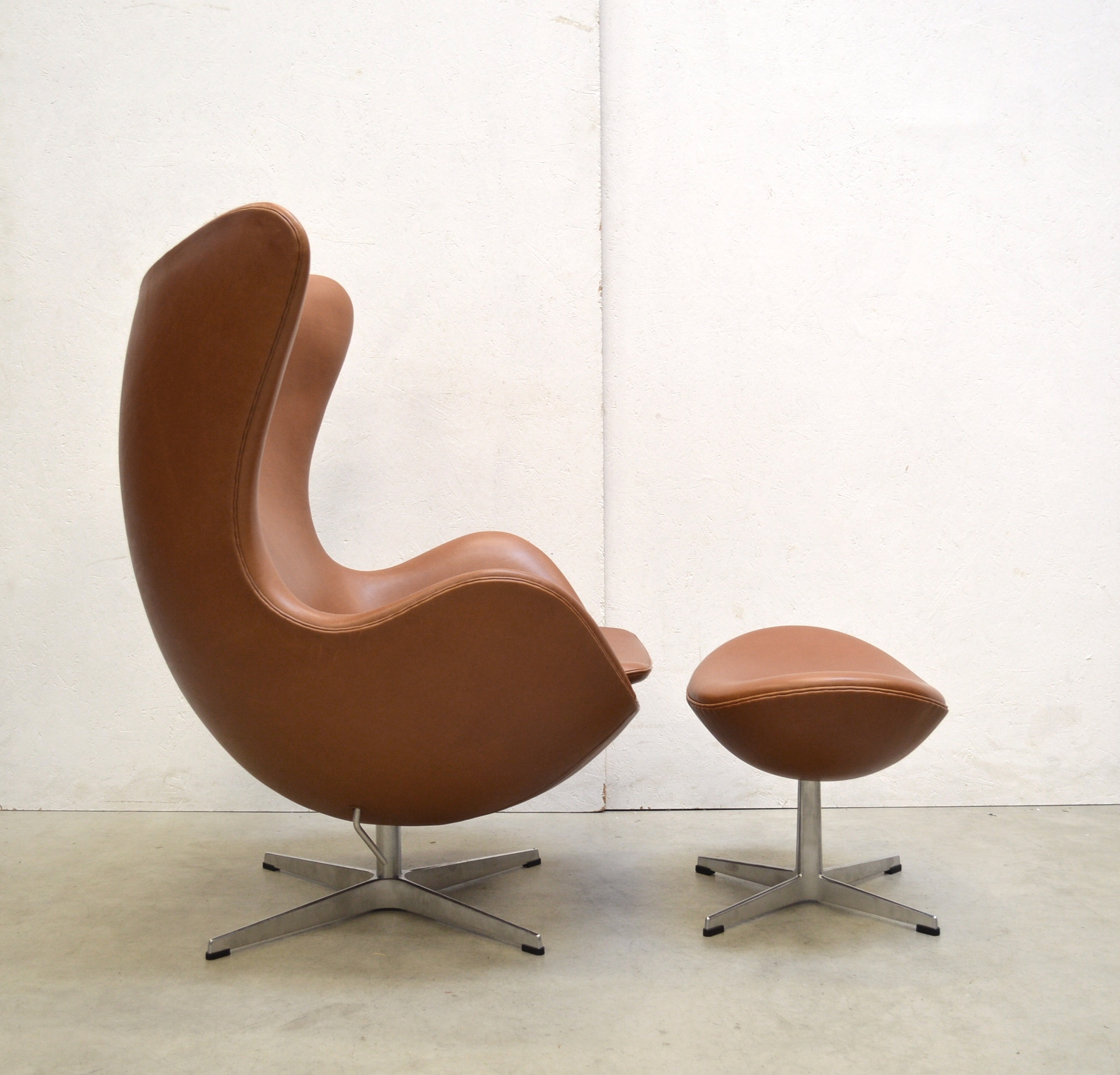 Cognac Arne Jacobsen Egg Chair & Ottoman by Fritz Hansen Interior Aksel